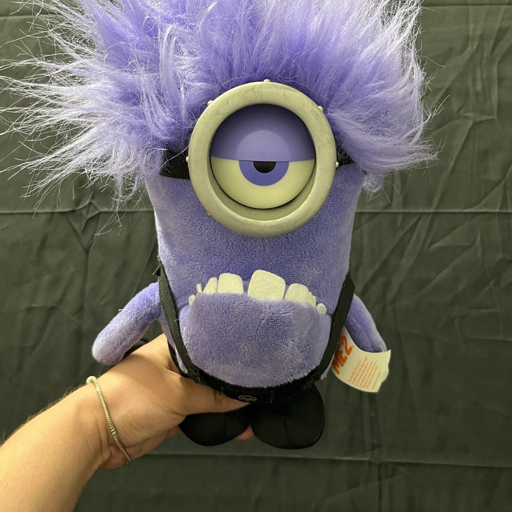 Despicable Me 2 Purple Evil Minion Talking Light-Up Plush Figure - Picture 3 of 3